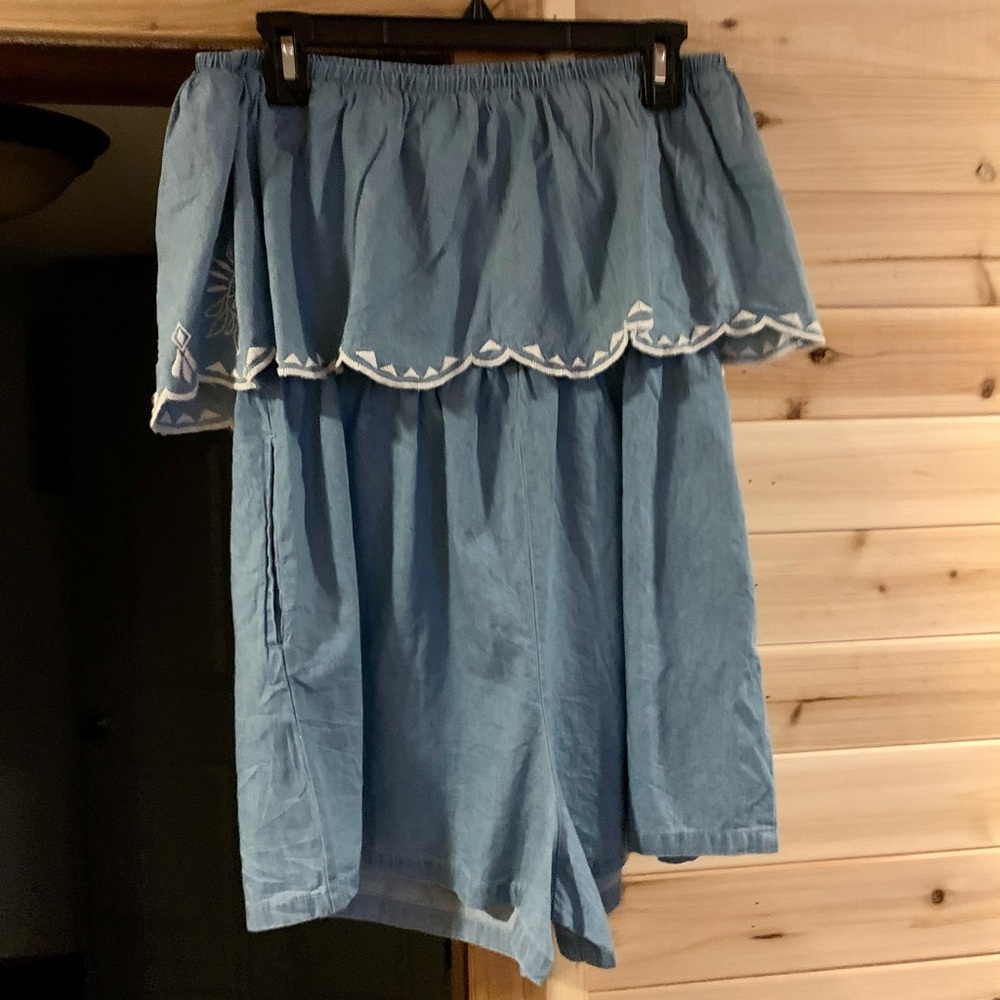 Strapless romper